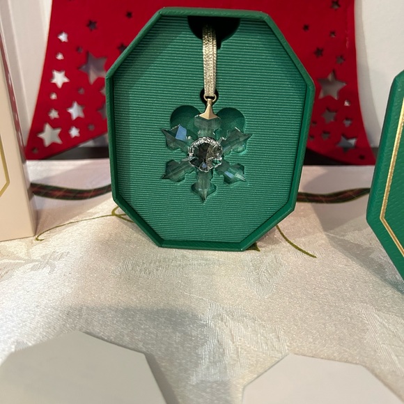 Swarovski 2022 Limited Edition Small Snowflake Ornament #5621017 ❄️ - Picture 7 of 10